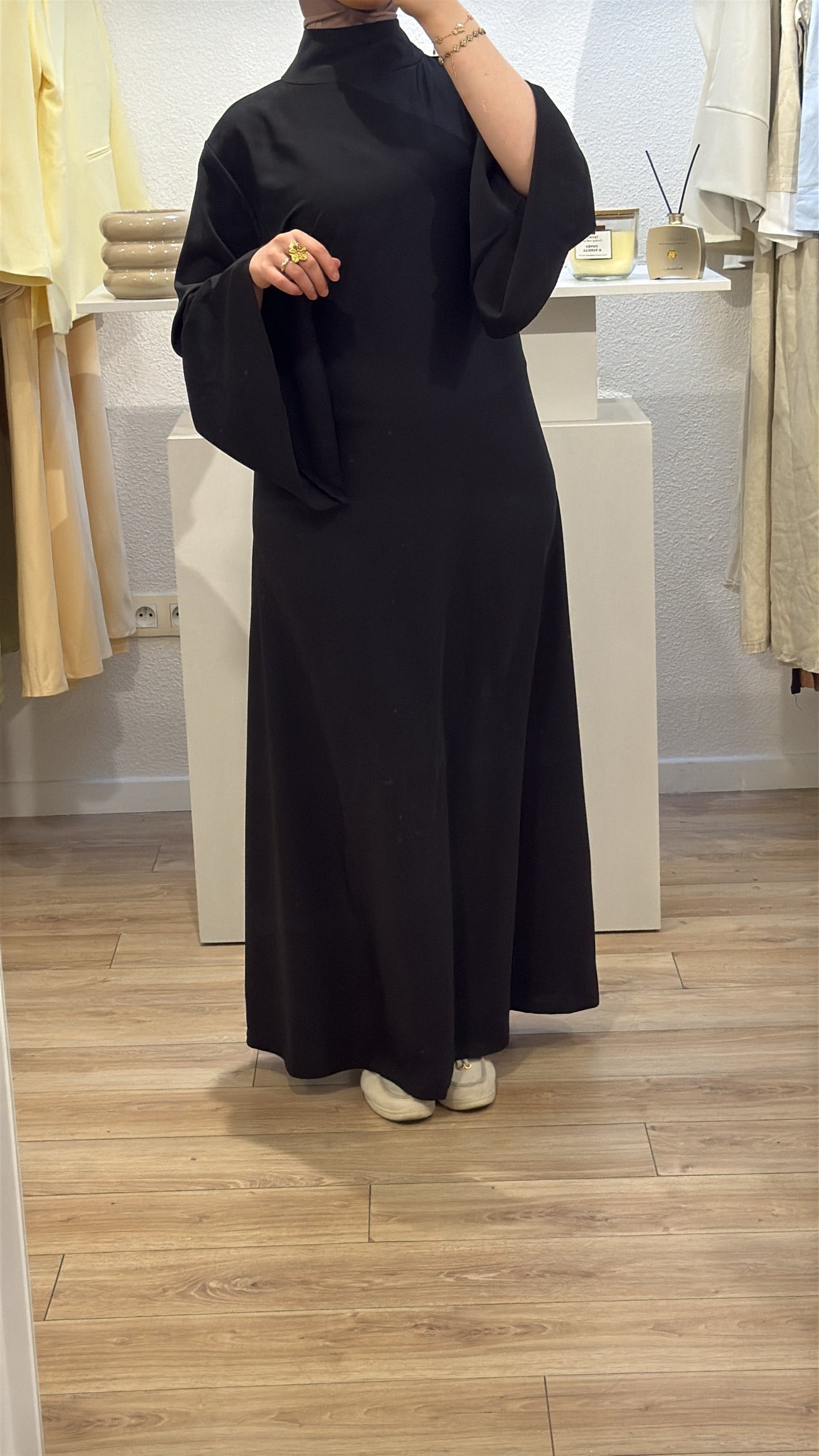 ALMA DRESS | Robe cintré avec col foulard
